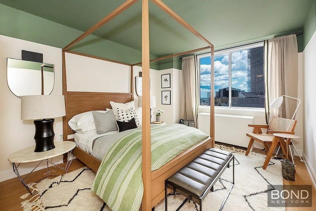 East 54th Street - Photo 9