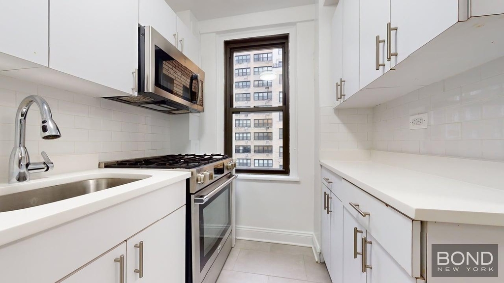 East 38th Street - Photo 3