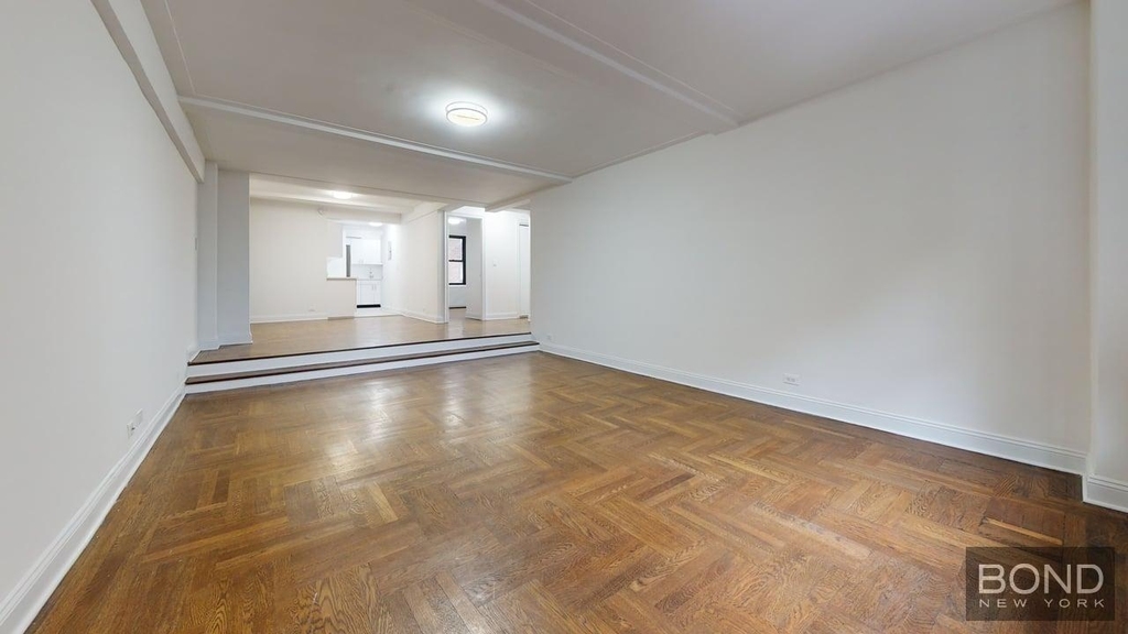 East 38th Street - Photo 13