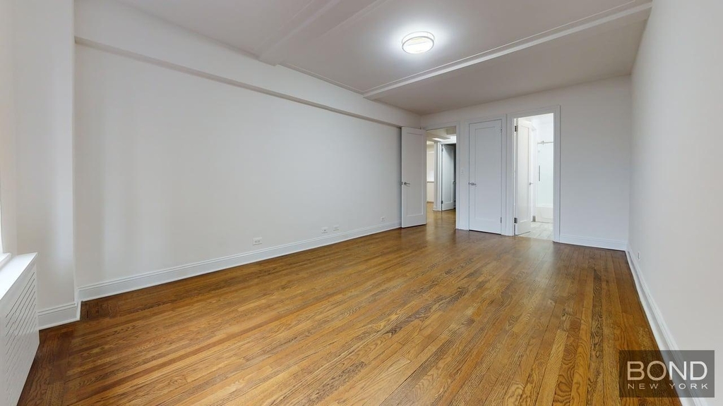 East 38th Street - Photo 12
