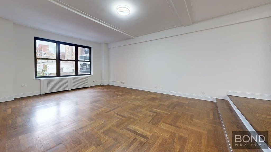 East 38th Street - Photo 0