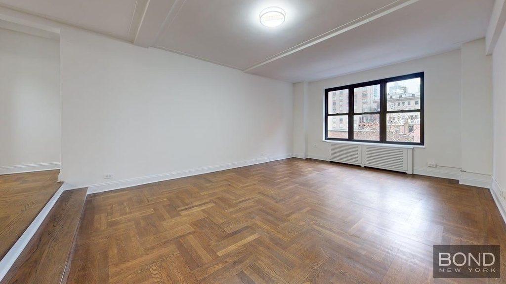 East 38th Street - Photo 14