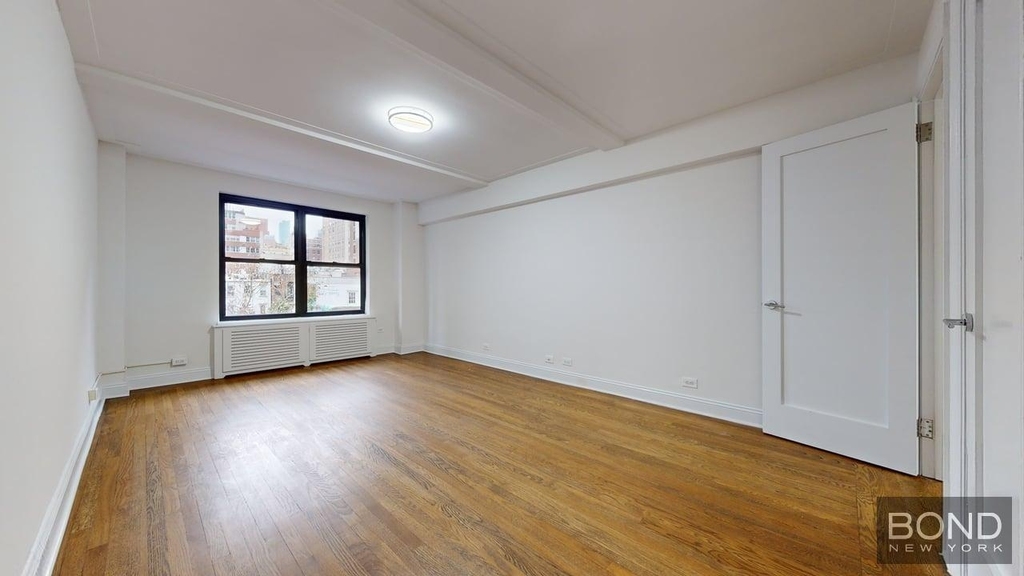 East 38th Street - Photo 4