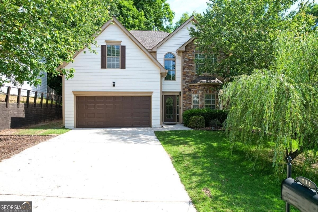 715 Moonlight Way - Photo 0
