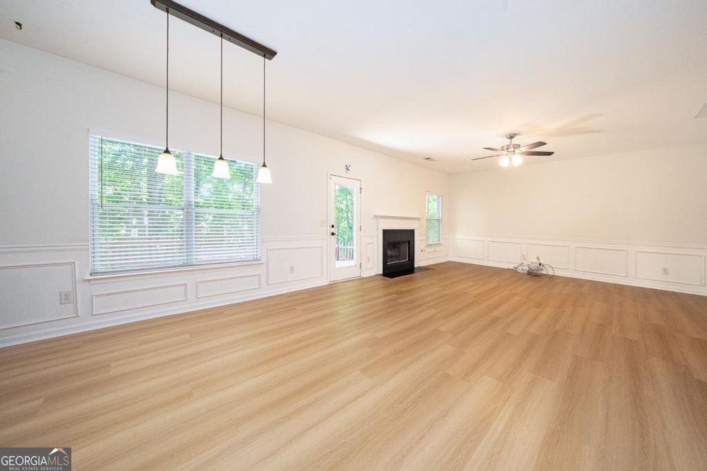 715 Moonlight Way - Photo 14