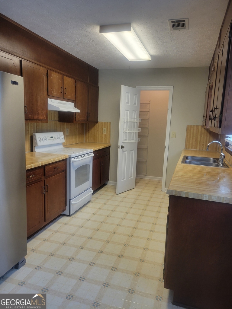 488 Slew Avenue - Photo 8