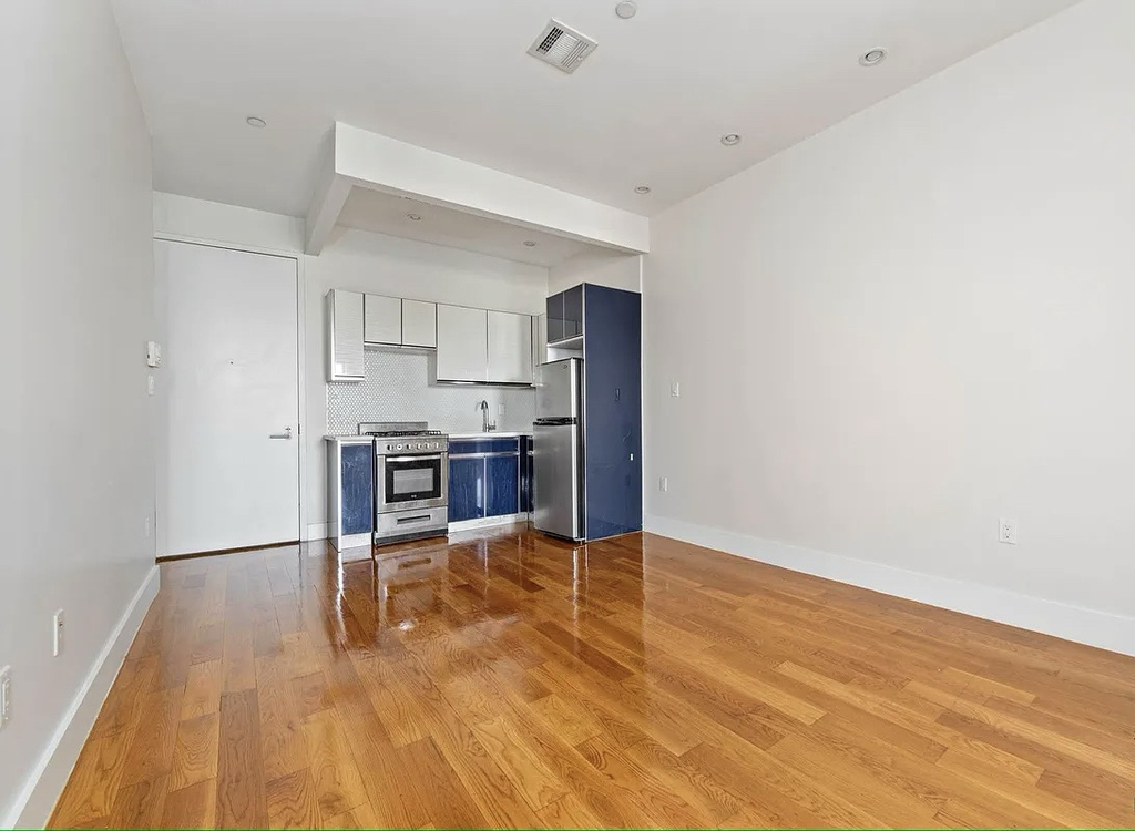751 Dekalb Avenue - Photo 2