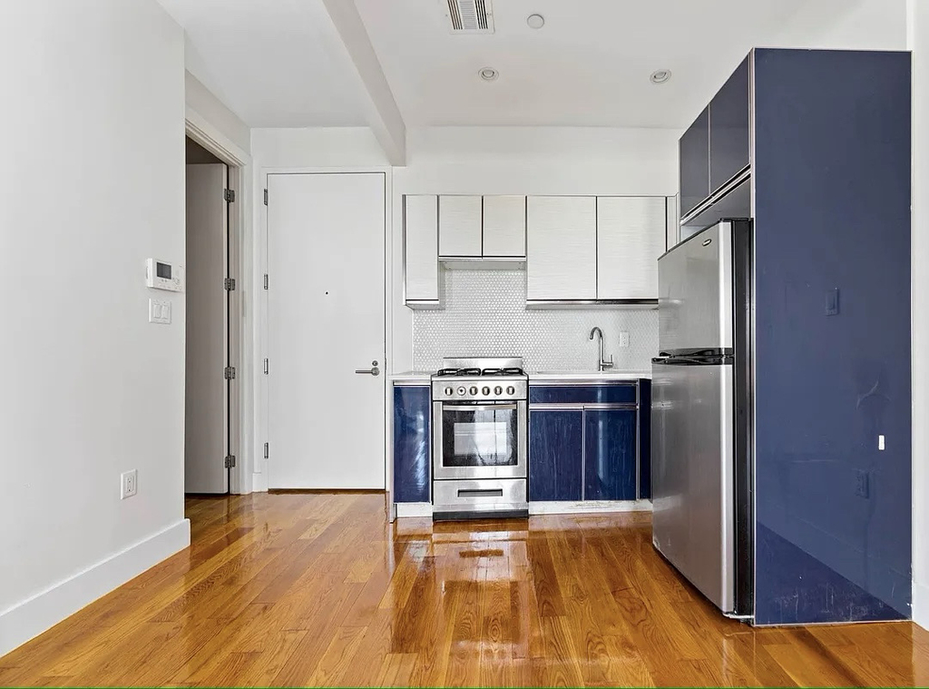 751 Dekalb Avenue - Photo 3
