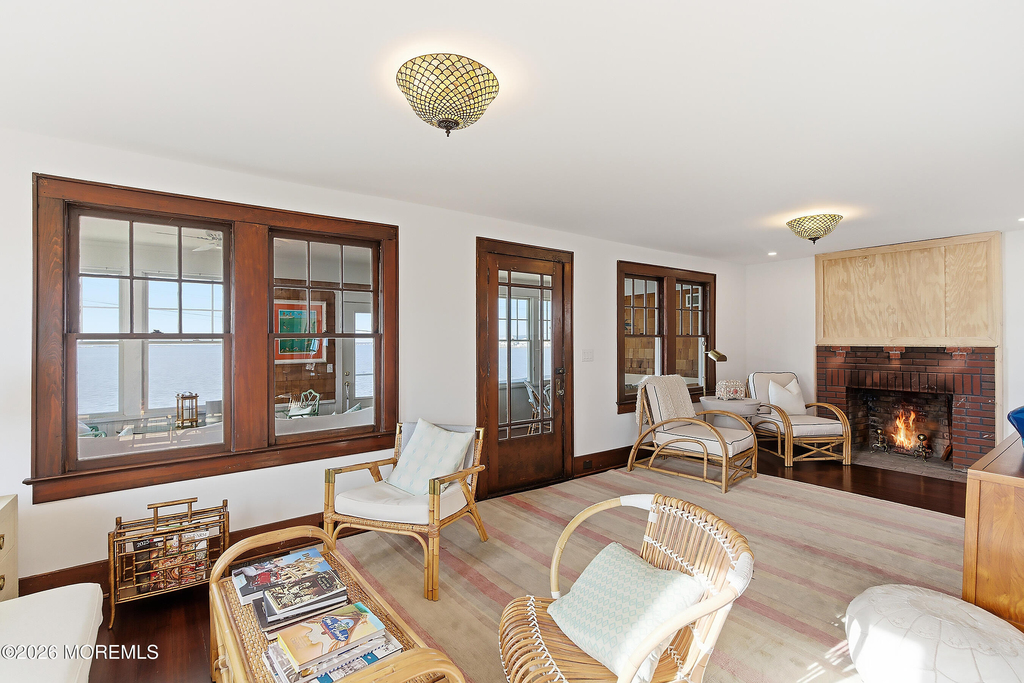 600 N Bayview Avenue - Photo 2