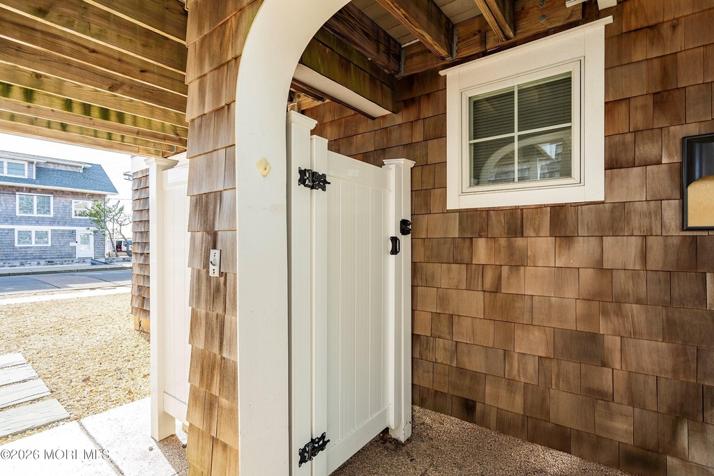 600 N Bayview Avenue - Photo 24