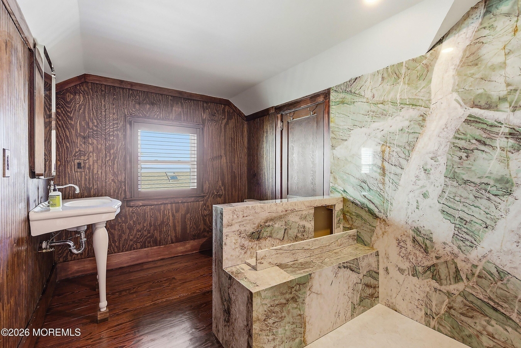 600 N Bayview Avenue - Photo 12