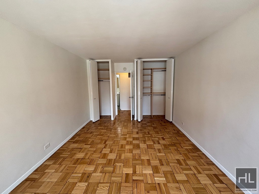 East 49 Street - Photo 3