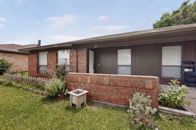 312 Cole Street - Photo 3
