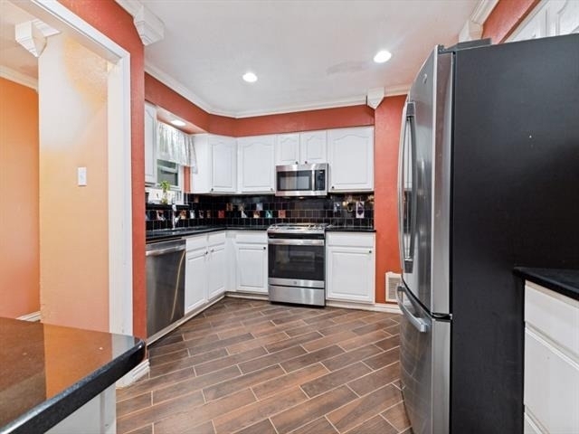 829 Broadmoor Drive - Photo 9