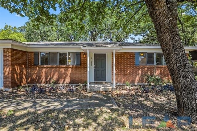 1917 Jacqueline Drive - Photo 1