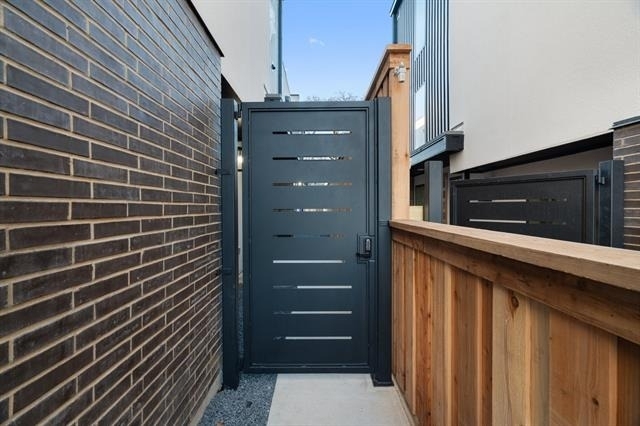 2348 Wycliff Avenue - Photo 3