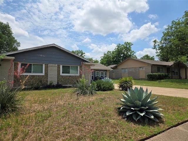 624 Oceanview Drive - Photo 1