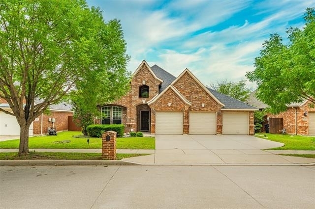 2504 Maple Stream Drive - Photo 0
