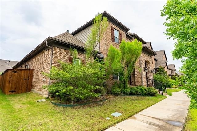 1113 Peacock Boulevard - Photo 1