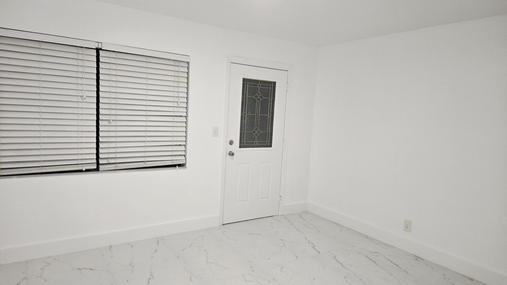 2849 Ne 13th Avenue - Photo 2