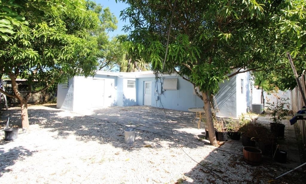 2849 Ne 13th Avenue - Photo 0