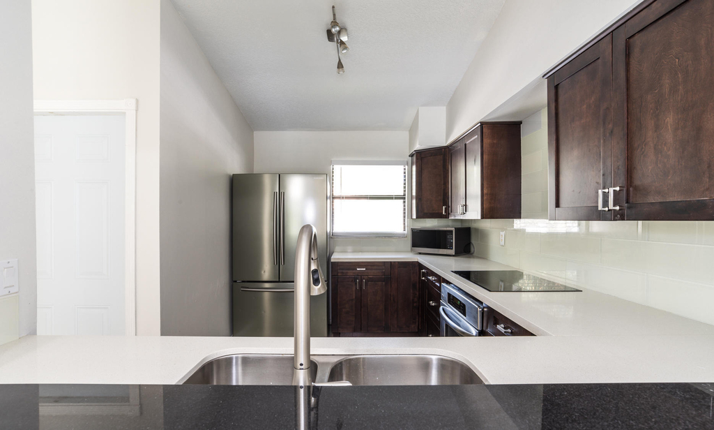 3129 Millwood Terrace - Photo 4