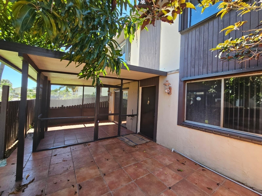 2148 Sherwood Forest Boulevard - Photo 2
