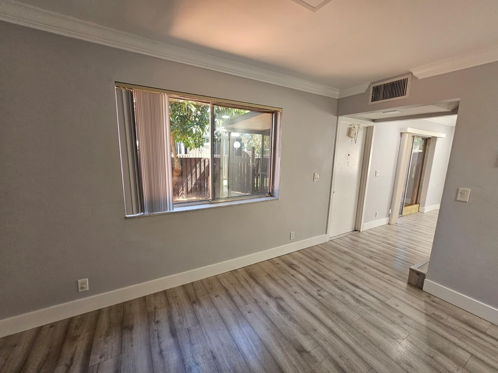 2148 Sherwood Forest Boulevard - Photo 9