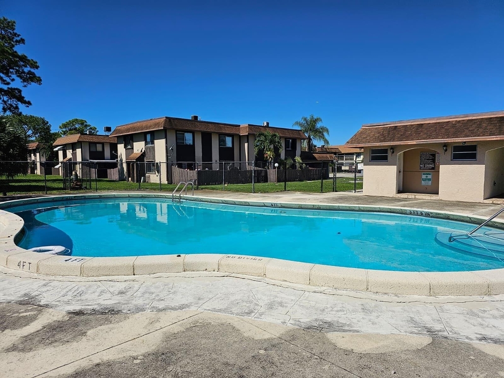 2148 Sherwood Forest Boulevard - Photo 34