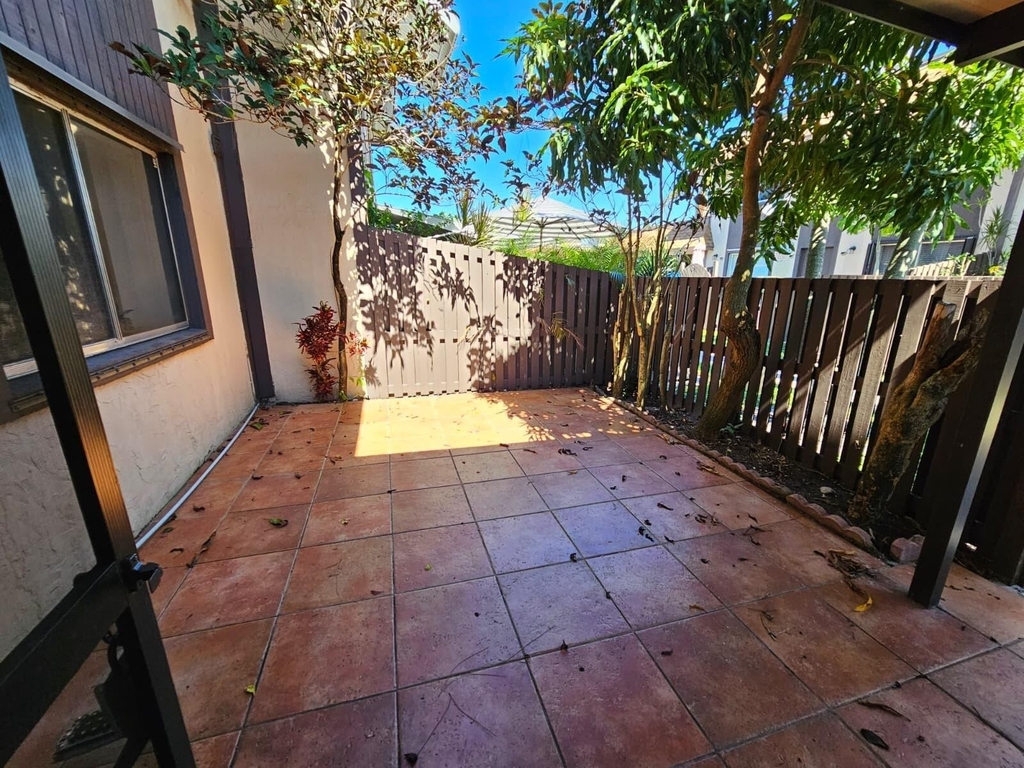 2148 Sherwood Forest Boulevard - Photo 3