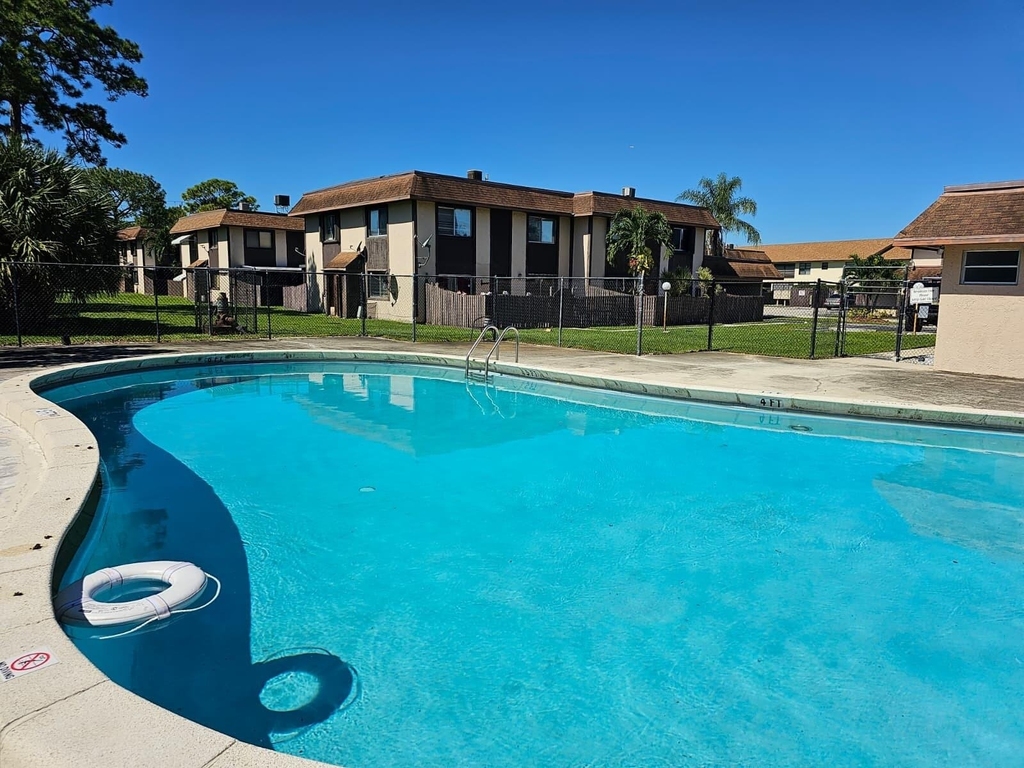 2148 Sherwood Forest Boulevard - Photo 35