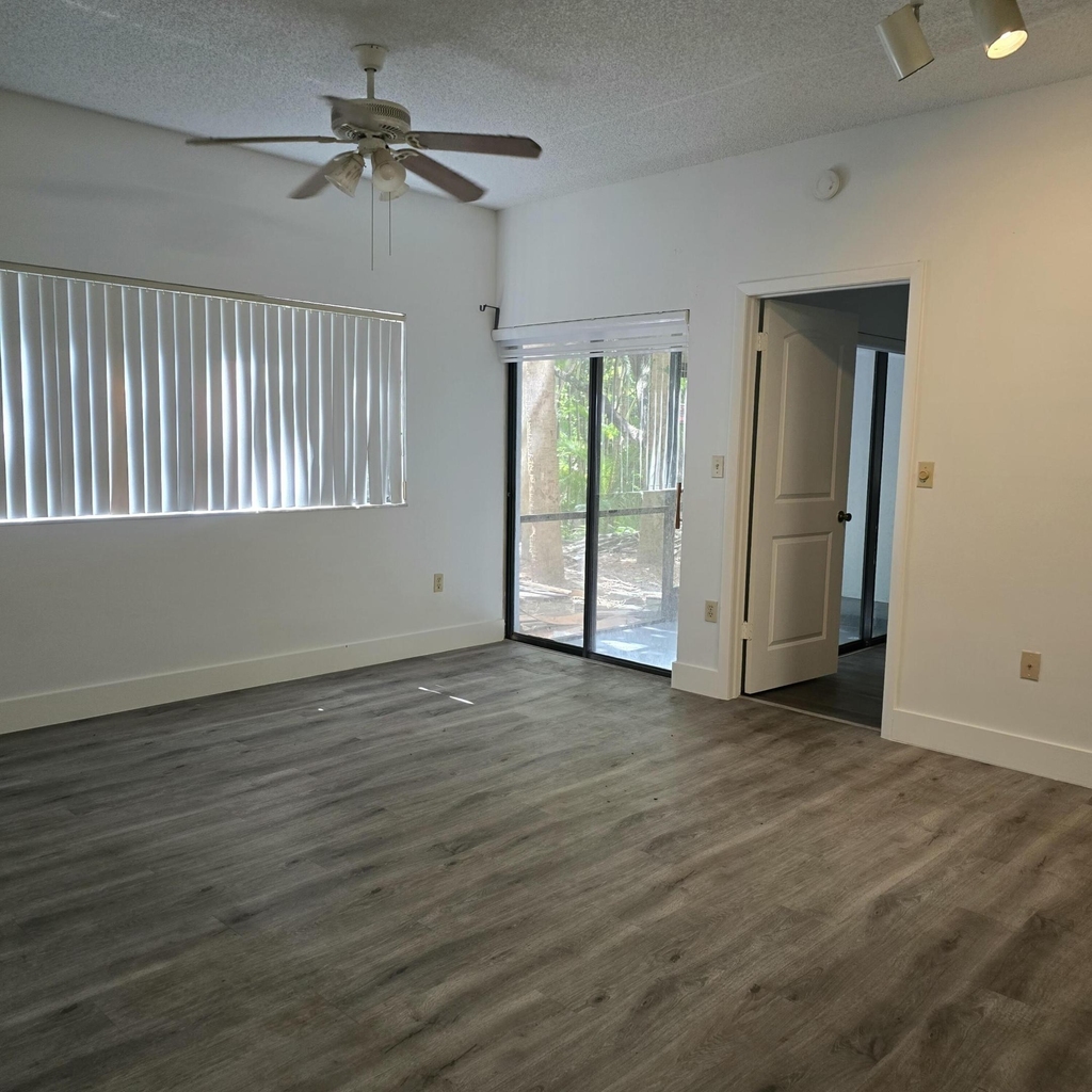 2445 Sw 18th Terrace - Photo 4