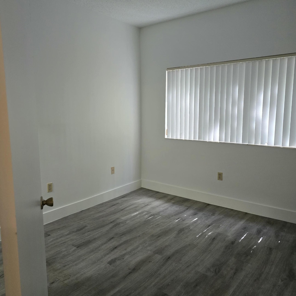 2445 Sw 18th Terrace - Photo 5