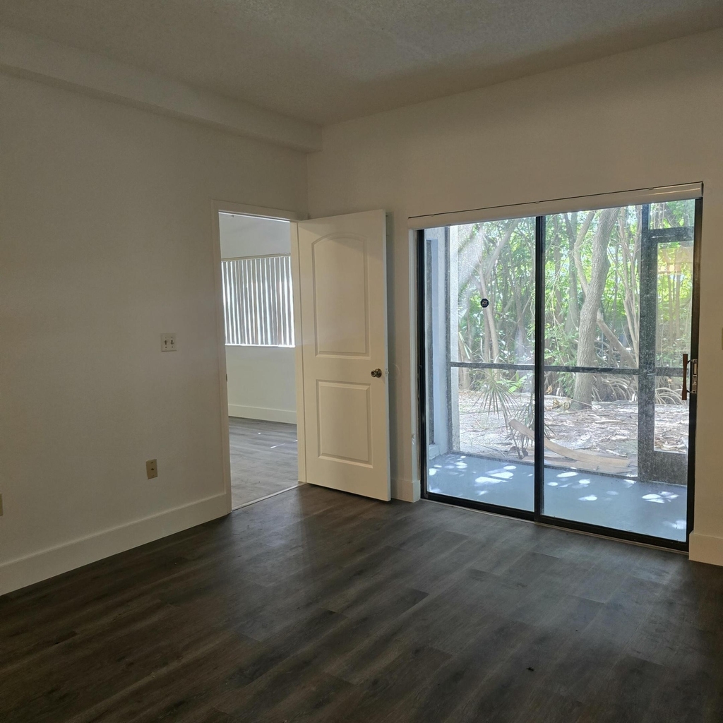 2445 Sw 18th Terrace - Photo 3