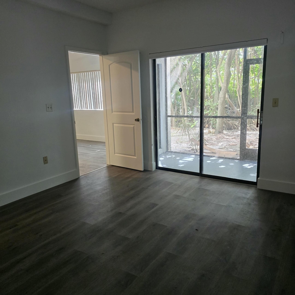 2445 Sw 18th Terrace - Photo 2