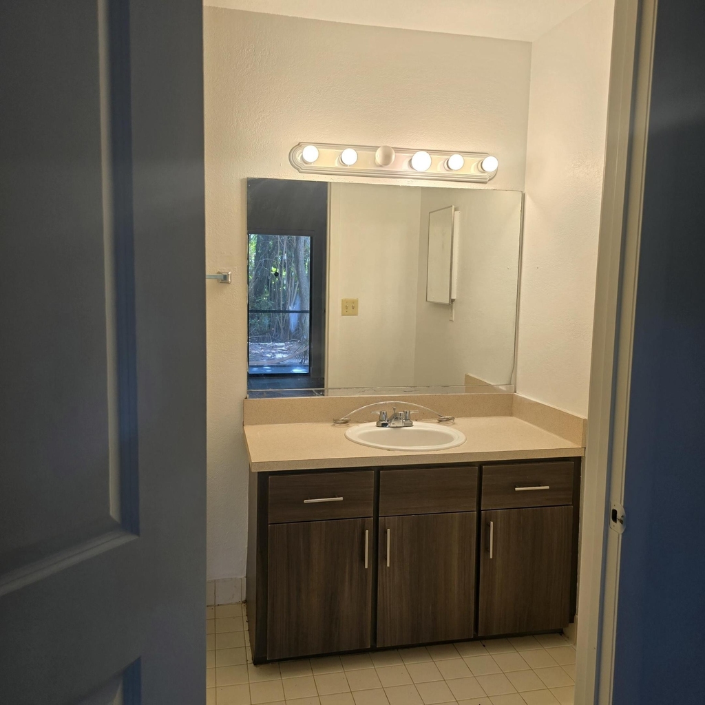 2445 Sw 18th Terrace - Photo 6