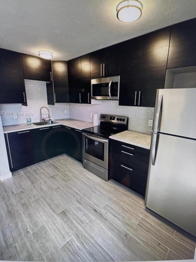 1329 Ne 5th Avenue - Photo 1