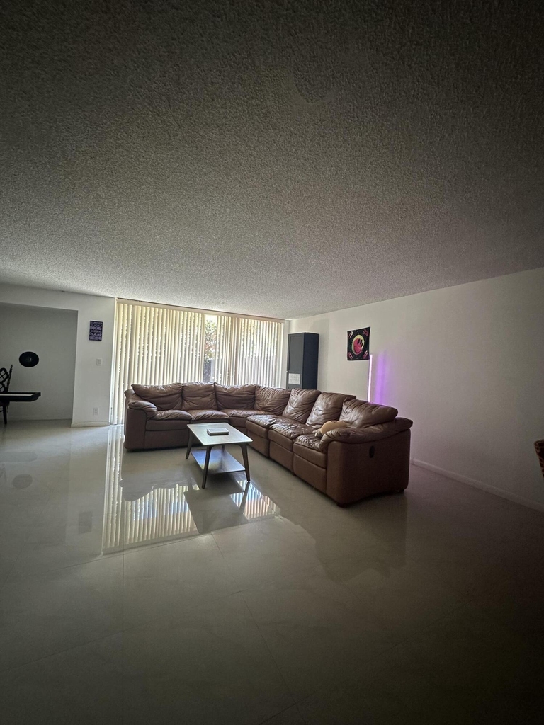2414 Ne 11th Street - Photo 4