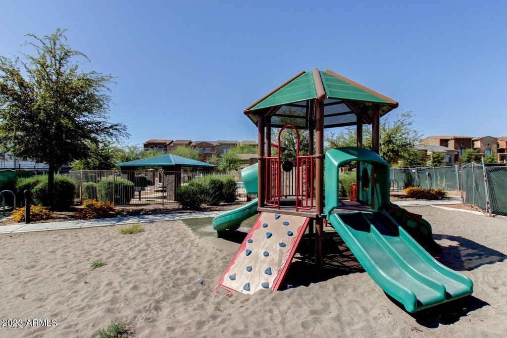240 W Juniper Avenue - Photo 27