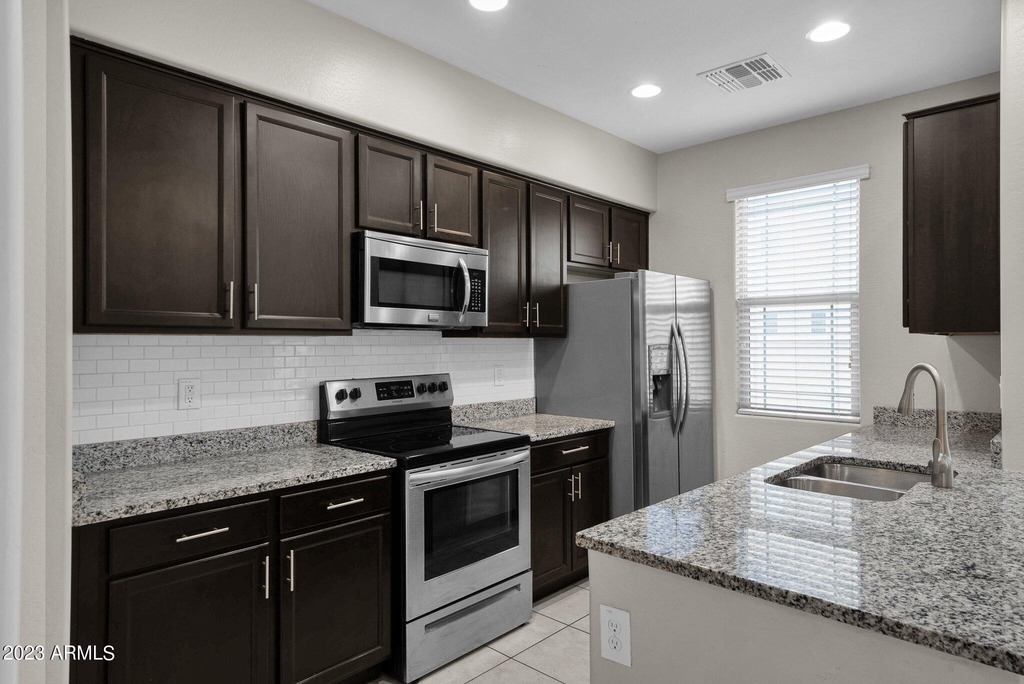 240 W Juniper Avenue - Photo 6