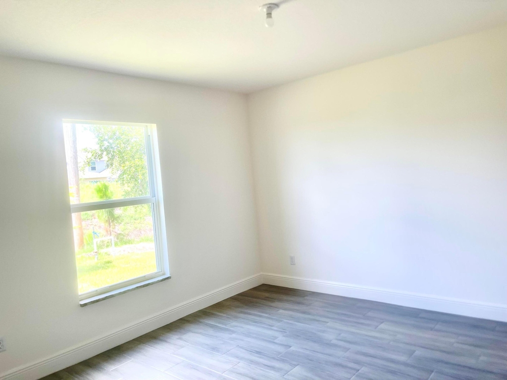 1260 Se Larkspur St Street Se - Photo 13