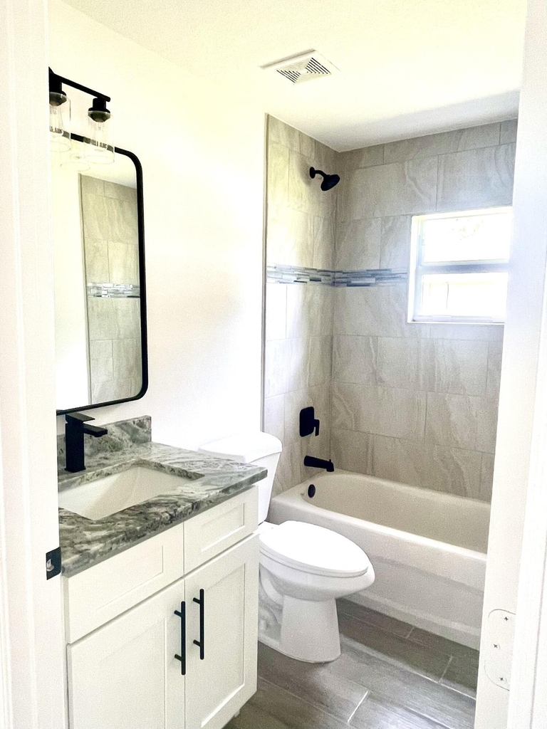 1260 Se Larkspur St Street Se - Photo 16
