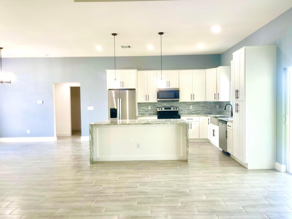 1260 Se Larkspur St Street Se - Photo 6