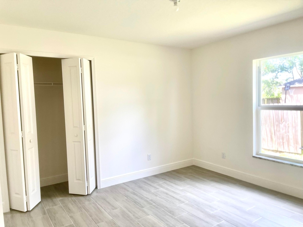 1260 Se Larkspur St Street Se - Photo 18