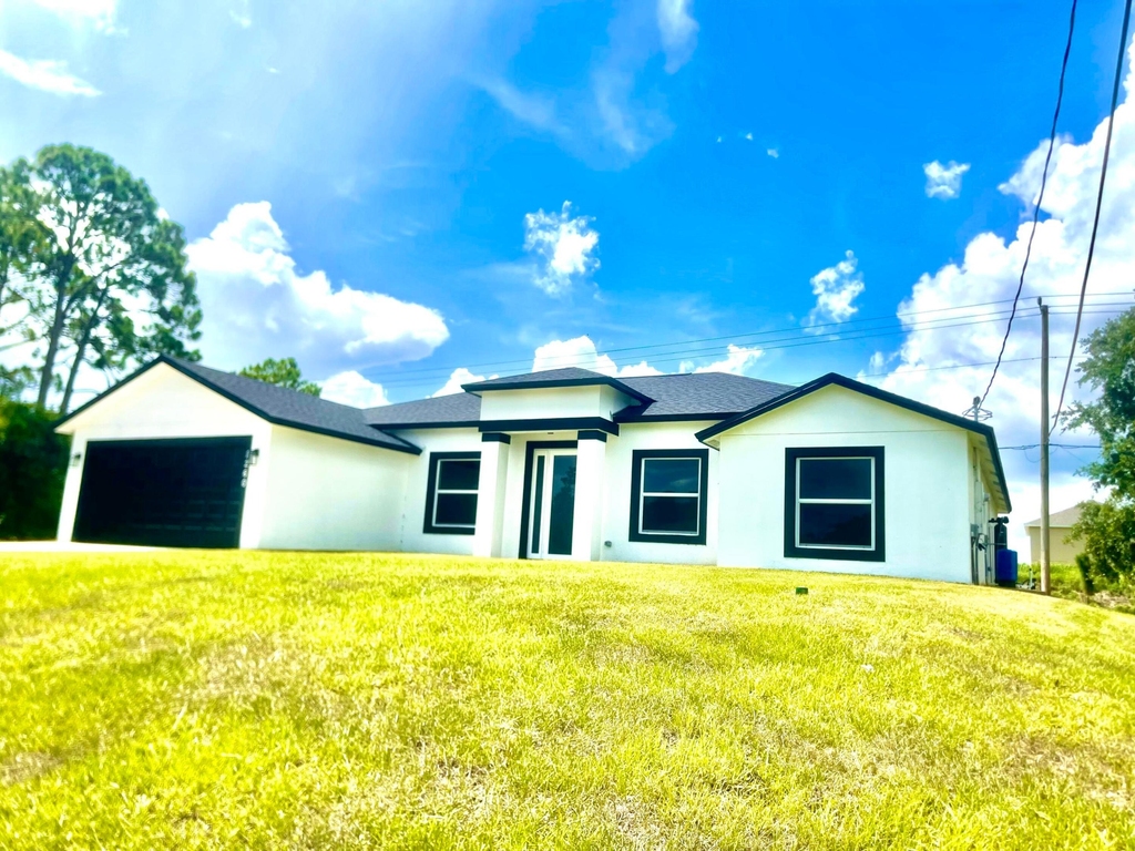 1260 Se Larkspur St Street Se - Photo 2
