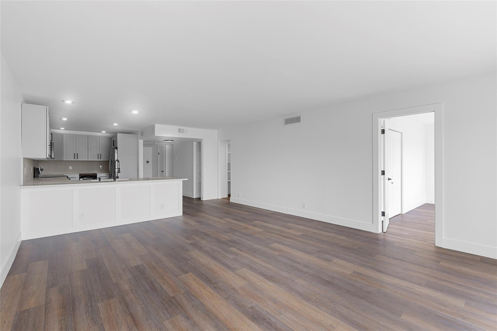 2800 N Palm Aire Drive - Photo 11