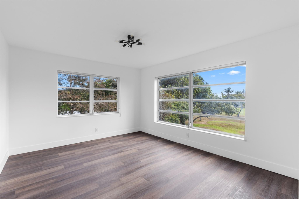 2800 N Palm Aire Drive - Photo 19