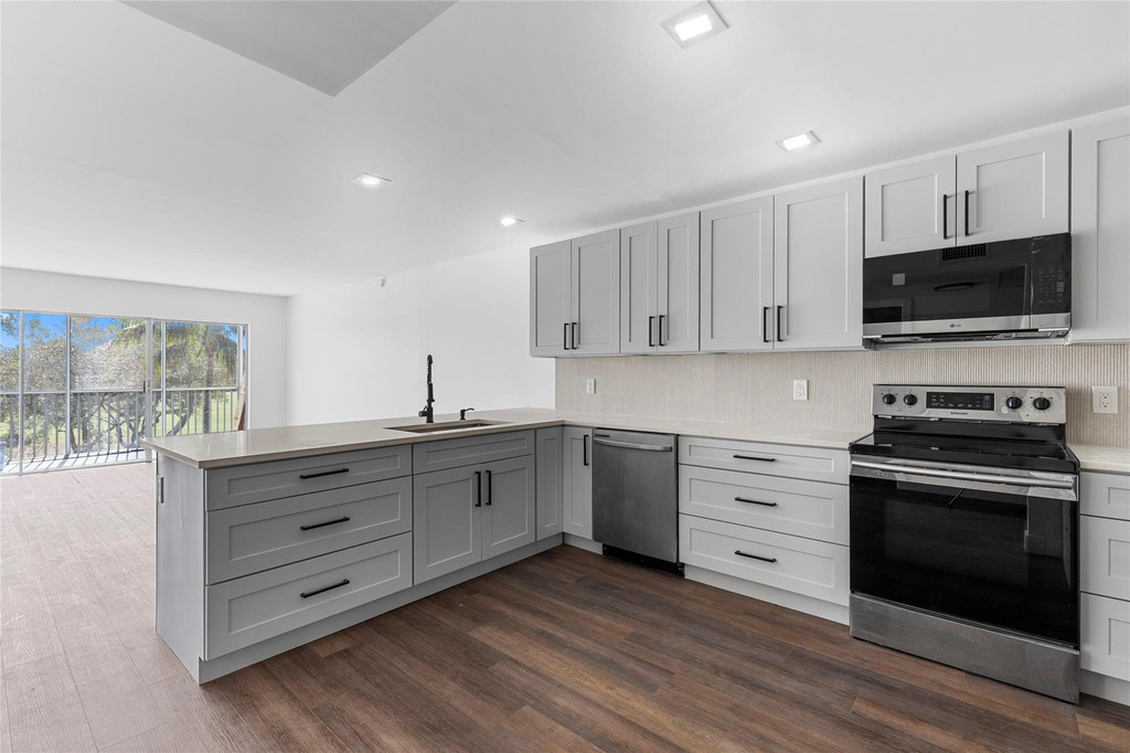 2800 N Palm Aire Drive - Photo 3