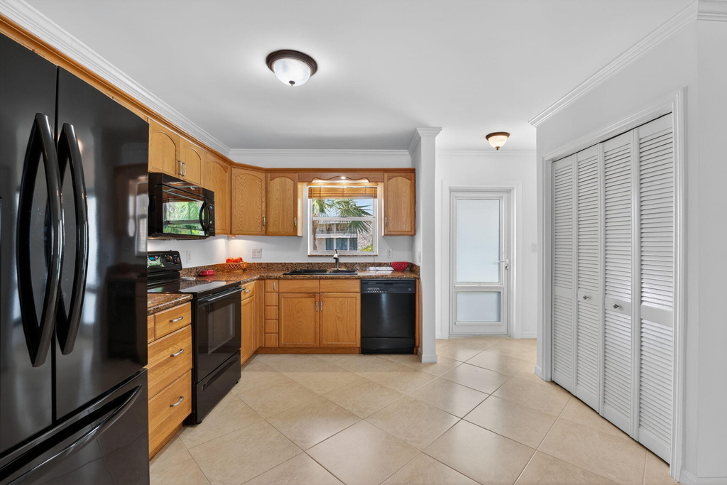 1166 Hillsboro - Photo 19