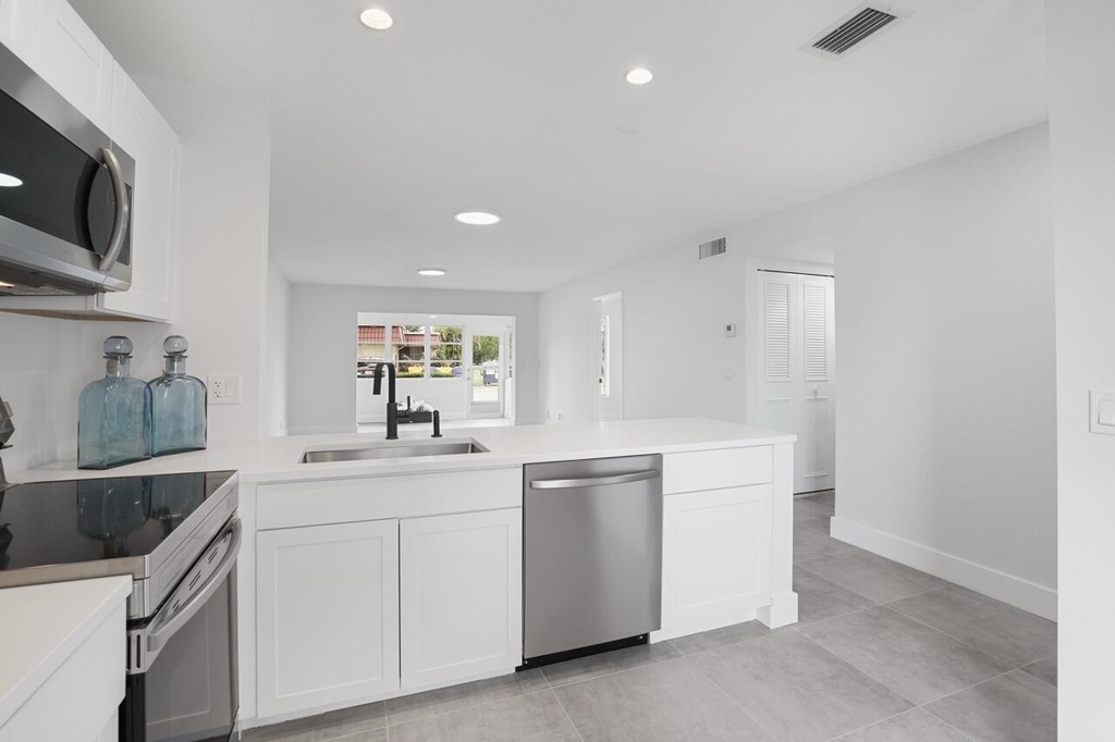737 Nantucket Circle - Photo 0